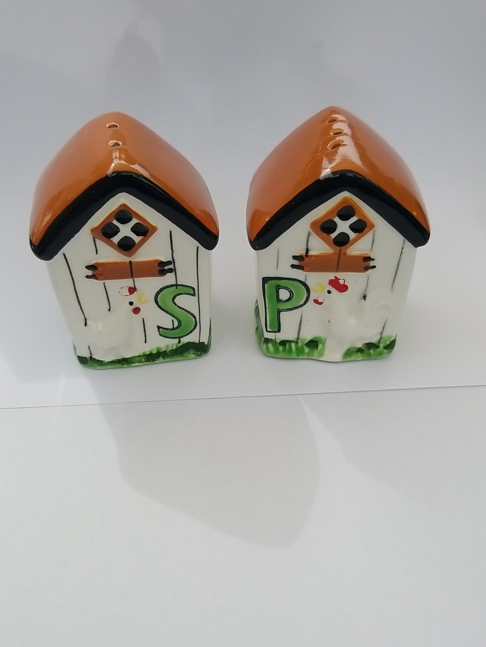 Vintage 1950s Yona Ceramic Barnyard Chicken Coop Salt And Pepper Shakers